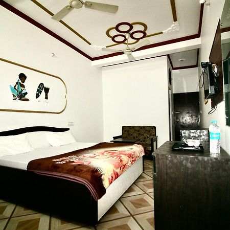 Sattva Cafe And Motel Rišikéš Exteriér fotografie