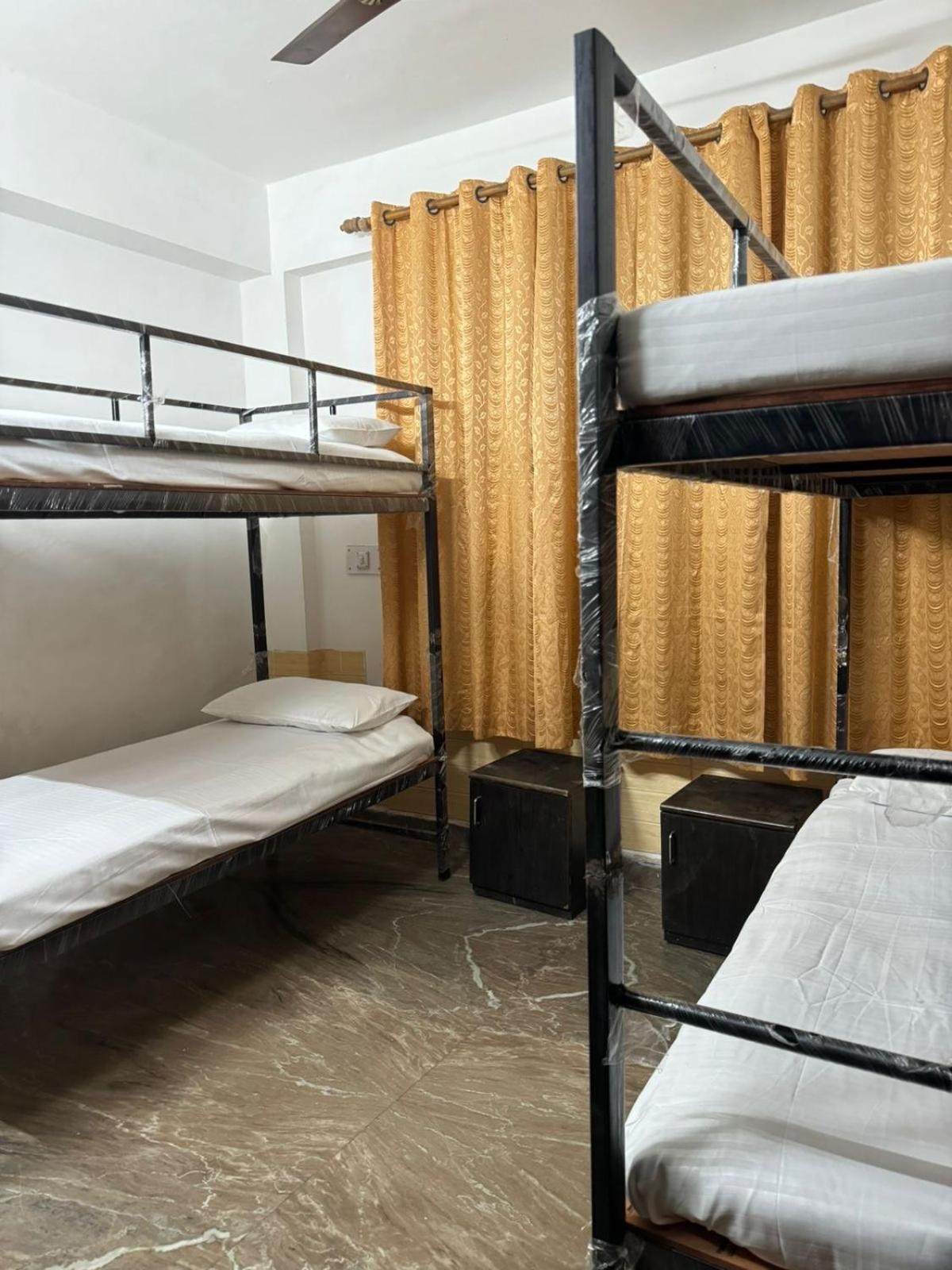 Sattva Cafe And Motel Rišikéš Exteriér fotografie